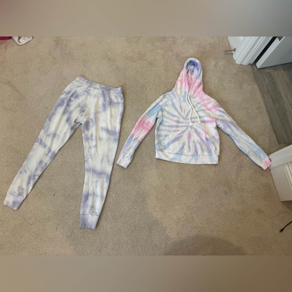 90 Degree by Reflex suit (shirt, hoodie, sweatpants)
